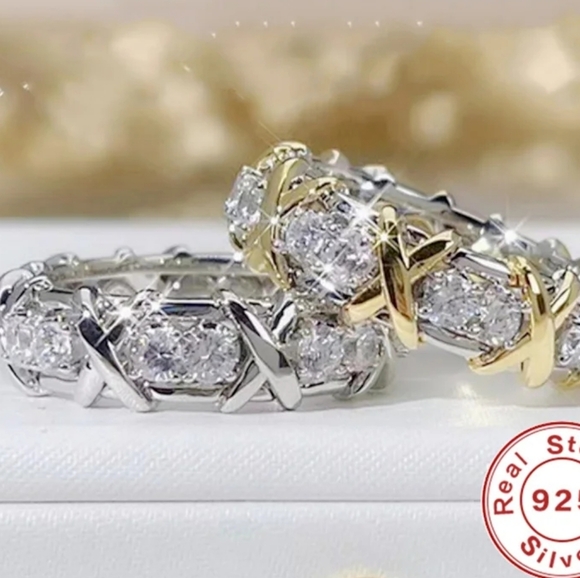 Jewelry - Sterling silver diamond ring